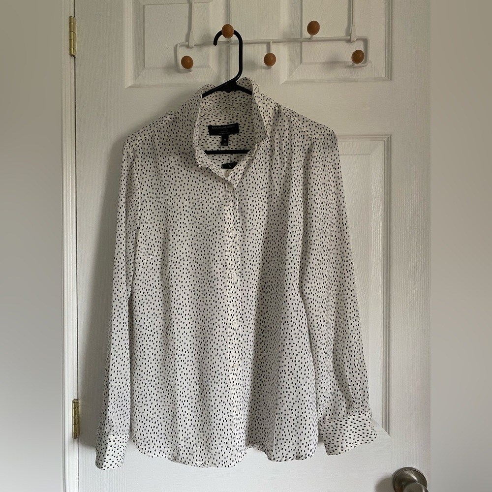 Banana Republic Factory Blouse Shirt black white button front. NWT size Medium